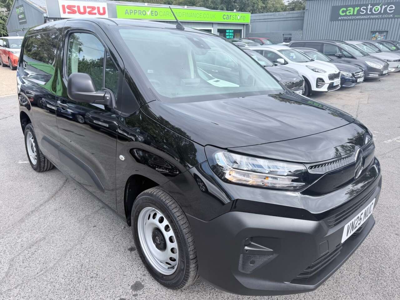 A 2025 CITROEN BERLINGO Black 1.5 BlueHDi 1000 Enterprise Plus M Van, 11,200 miles, Euro 6, 6-Speed A 2025 CITROEN BERLINGO Black 1.5 BlueHDi 1000 Enterprise Plus M Van, 11,200 miles, Euro 6, 6-Speed