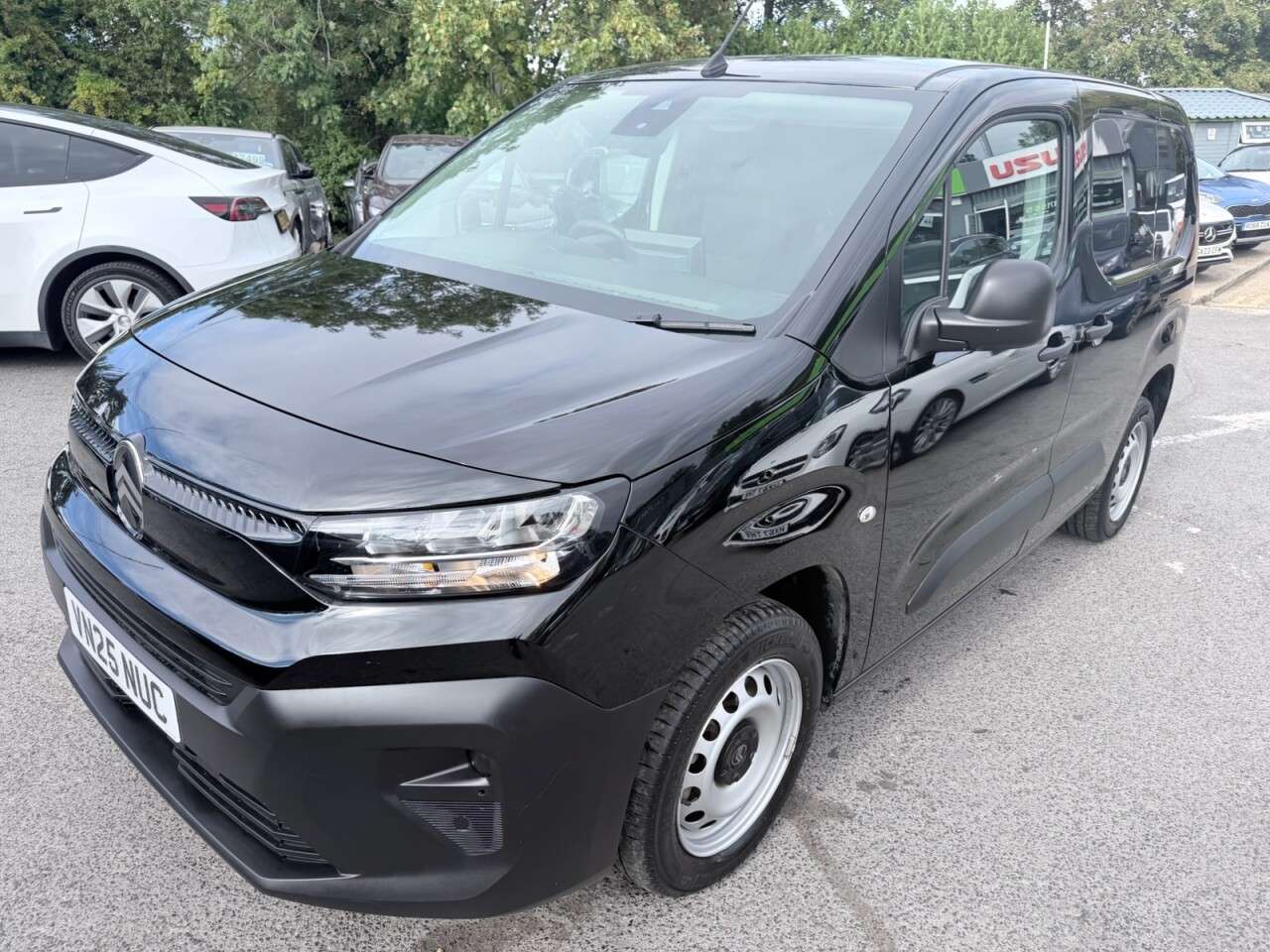 A 2025 CITROEN BERLINGO Black 1.5 BlueHDi 1000 Enterprise Plus M Van, 11,200 miles, Euro 6, 6-Speed A 2025 CITROEN BERLINGO Black 1.5 BlueHDi 1000 Enterprise Plus M Van, 11,200 miles, Euro 6, 6-Speed