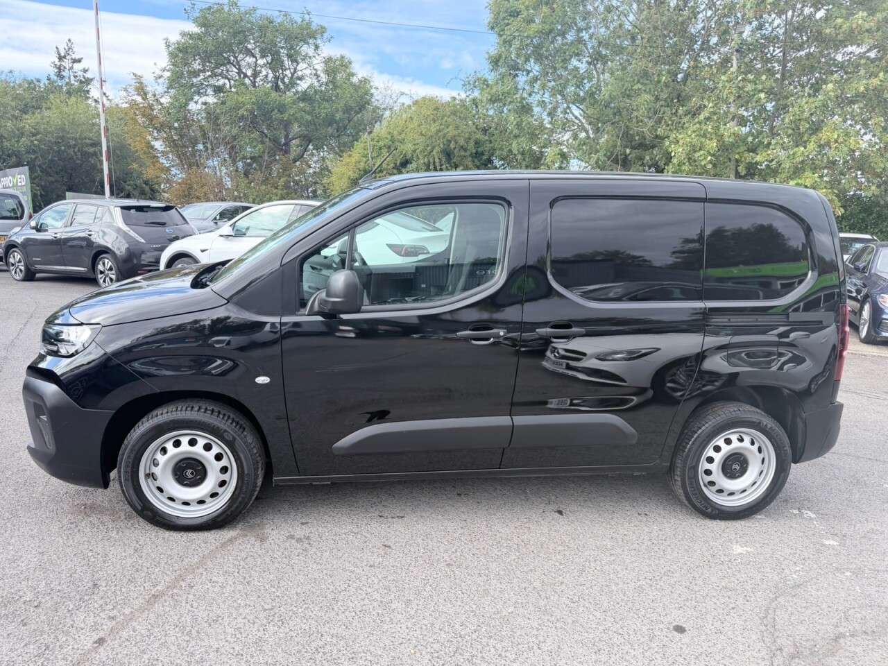 A 2025 CITROEN BERLINGO Black 1.5 BlueHDi 1000 Enterprise Plus M Van, 11,200 miles, Euro 6, 6-Speed A 2025 CITROEN BERLINGO Black 1.5 BlueHDi 1000 Enterprise Plus M Van, 11,200 miles, Euro 6, 6-Speed