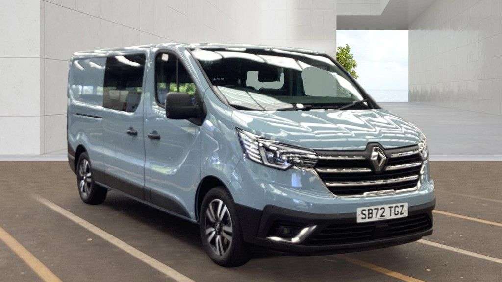 A 2023 RENAULT TRAFIC Blue 2.0 dCi LL30 Sport+ 6 Seats Crew Van, 64,200 miles, Euro 6, 6-Speed ma A 2023 RENAULT TRAFIC Blue 2.0 dCi LL30 Sport+ 6 Seats Crew Van, 64,200 miles, Euro 6, 6-Speed ma