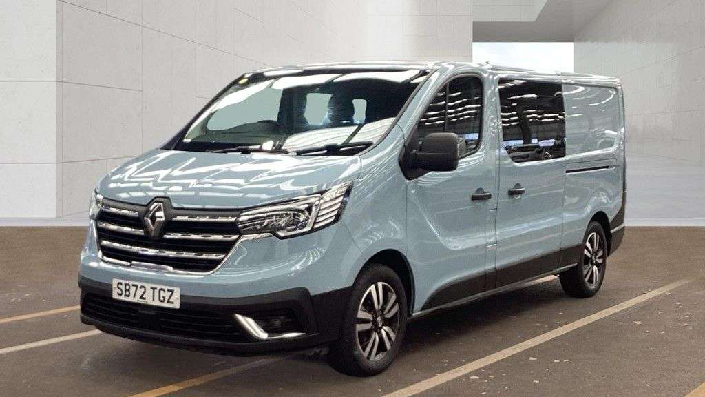 A 2023 RENAULT TRAFIC Blue 2.0 dCi LL30 Sport+ 6 Seats Crew Van, 64,200 miles, Euro 6, 6-Speed ma A 2023 RENAULT TRAFIC Blue 2.0 dCi LL30 Sport+ 6 Seats Crew Van, 64,200 miles, Euro 6, 6-Speed ma