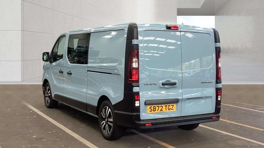 A 2023 RENAULT TRAFIC Blue 2.0 dCi LL30 Sport+ 6 Seats Crew Van, 64,200 miles, Euro 6, 6-Speed ma A 2023 RENAULT TRAFIC Blue 2.0 dCi LL30 Sport+ 6 Seats Crew Van, 64,200 miles, Euro 6, 6-Speed ma