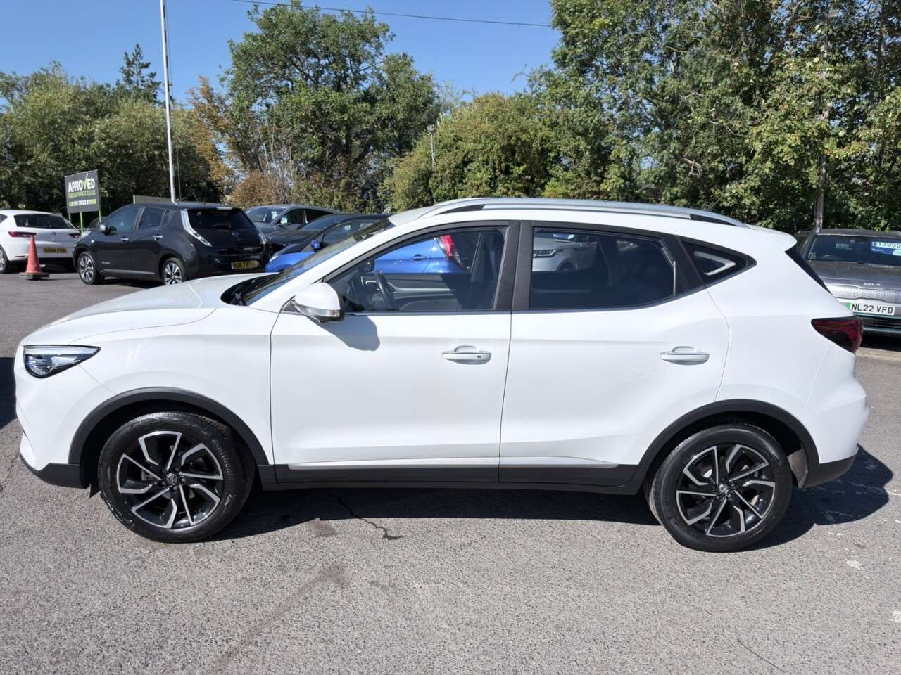 A 2021 MG MG ZS White 1.0 T-GDI Exclusive SUV, 38,815 miles, Euro 6 Automatic, 10in Touchsc A 2021 MG MG ZS White 1.0 T-GDI Exclusive SUV, 38,815 miles, Euro 6 Automatic, 10in Touchsc
