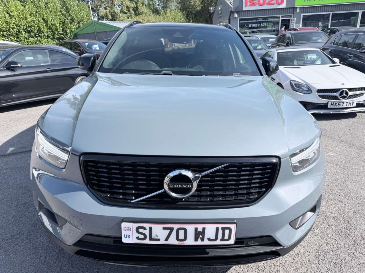 A 2020 VOLVO XC40 Grey 1.5 T3 R-Design SUV, 62,540 miles, Euro 6, 6-Speed manual, 9in Touchsc A 2020 VOLVO XC40 Grey 1.5 T3 R-Design SUV, 62,540 miles, Euro 6, 6-Speed manual, 9in Touchsc