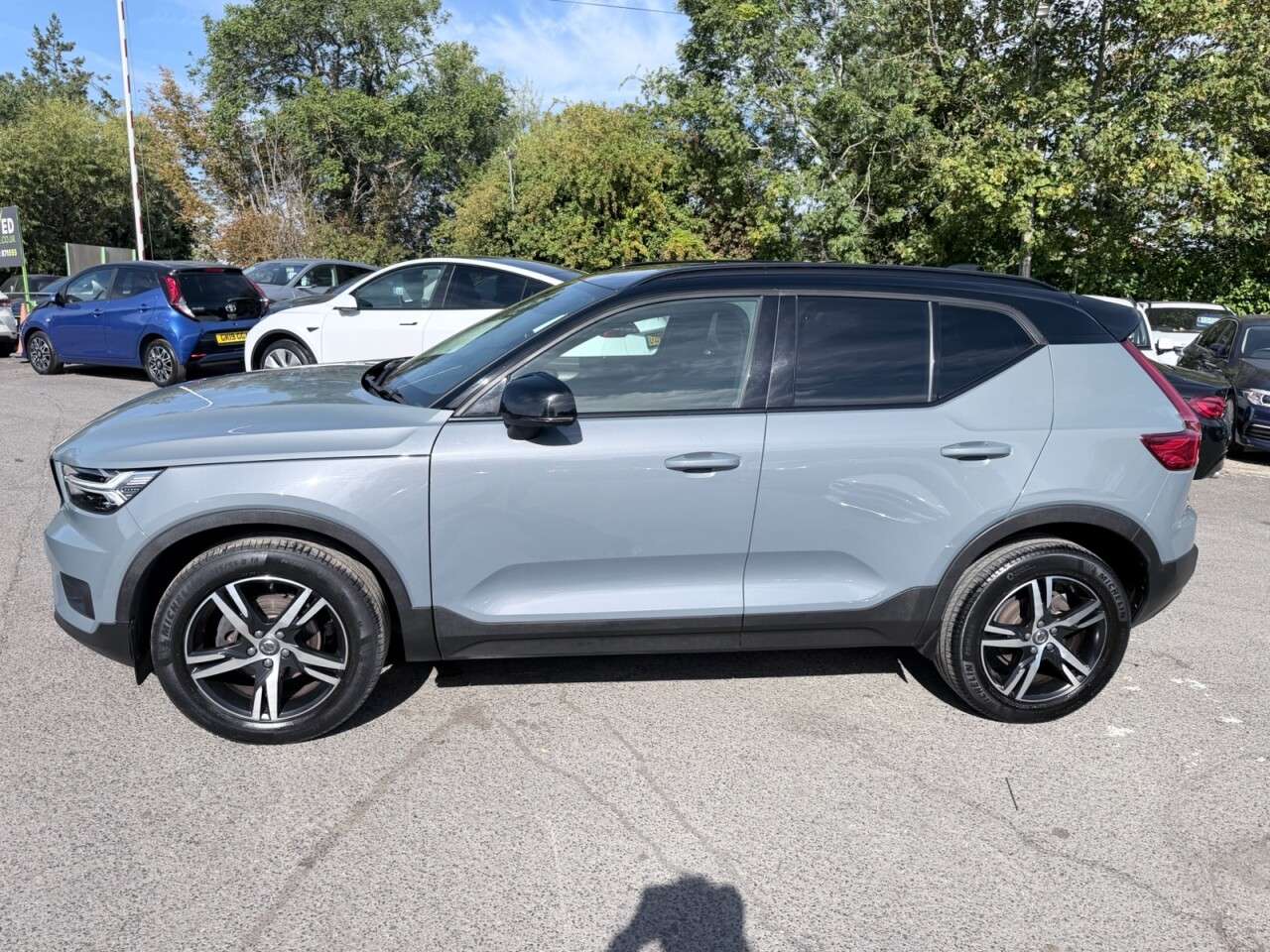 A 2020 VOLVO XC40 Grey 1.5 T3 R-Design SUV, 62,540 miles, Euro 6, 6-Speed manual, 9in Touchsc A 2020 VOLVO XC40 Grey 1.5 T3 R-Design SUV, 62,540 miles, Euro 6, 6-Speed manual, 9in Touchsc