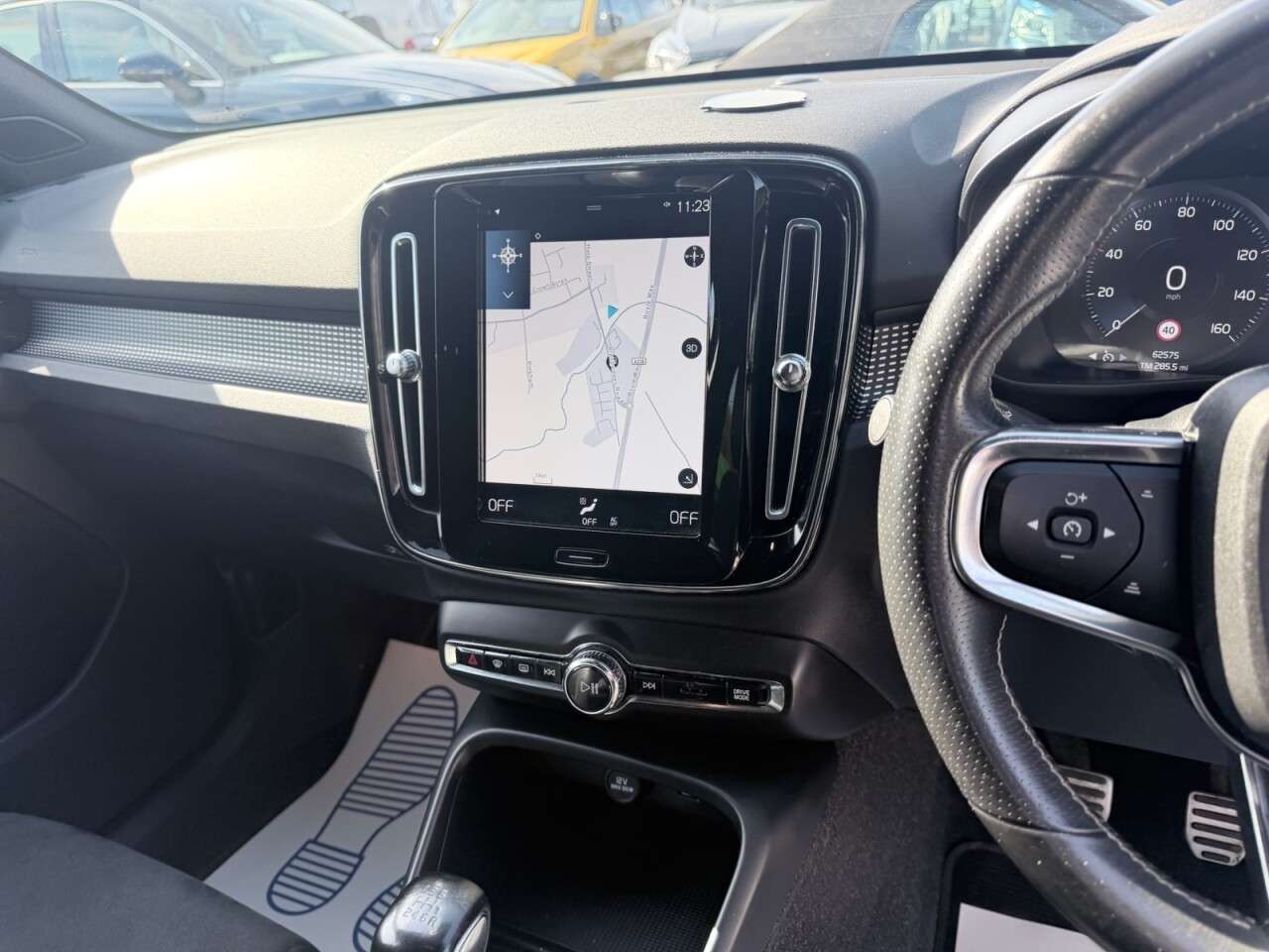 2020 VOLVO XC40 2020 VOLVO XC40