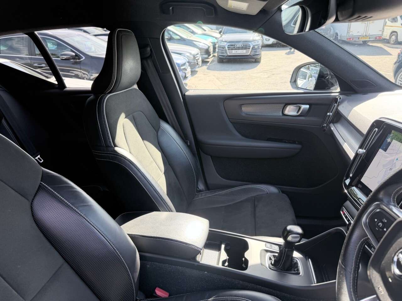 2020 VOLVO XC40 2020 VOLVO XC40
