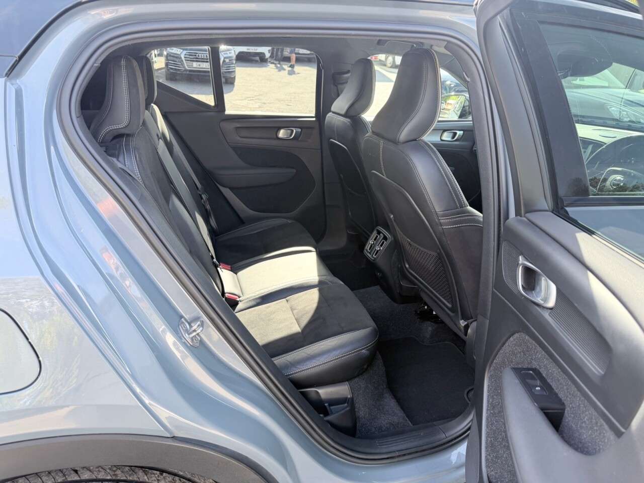 2020 VOLVO XC40 2020 VOLVO XC40
