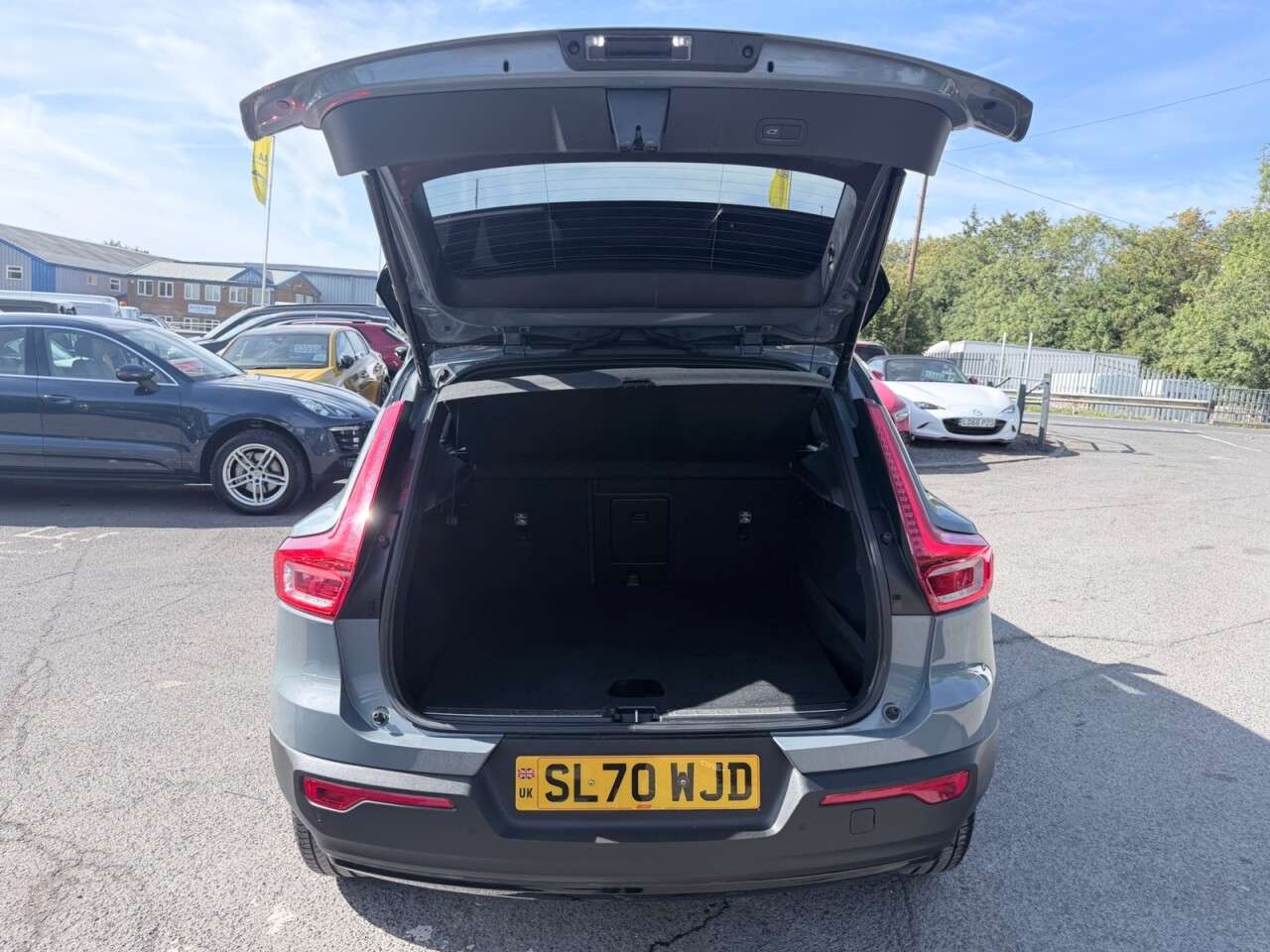 2020 VOLVO XC40 2020 VOLVO XC40