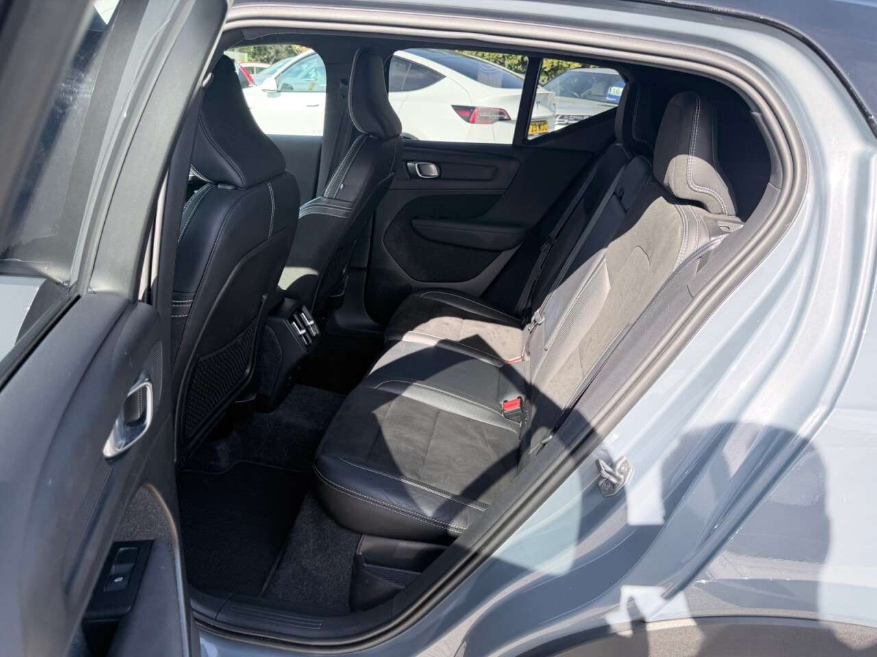 2020 VOLVO XC40 2020 VOLVO XC40