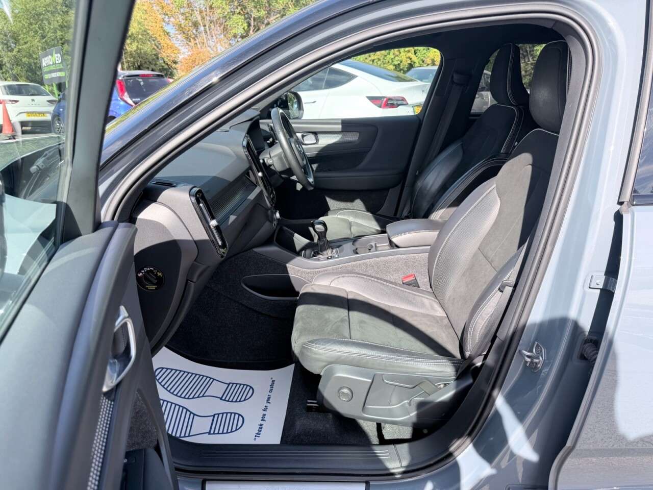 2020 VOLVO XC40 2020 VOLVO XC40