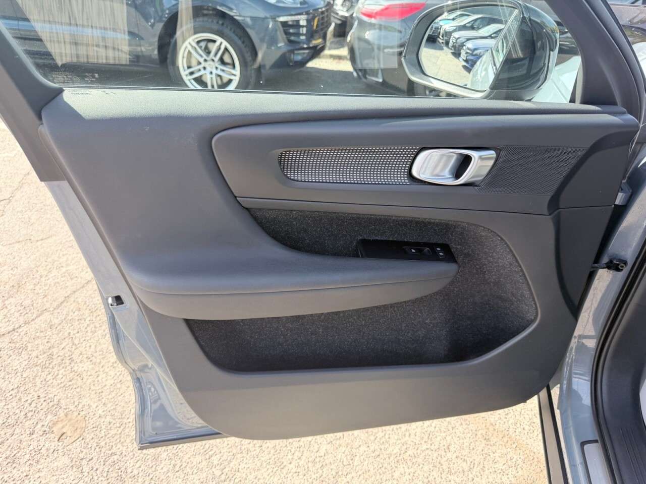 2020 VOLVO XC40 2020 VOLVO XC40