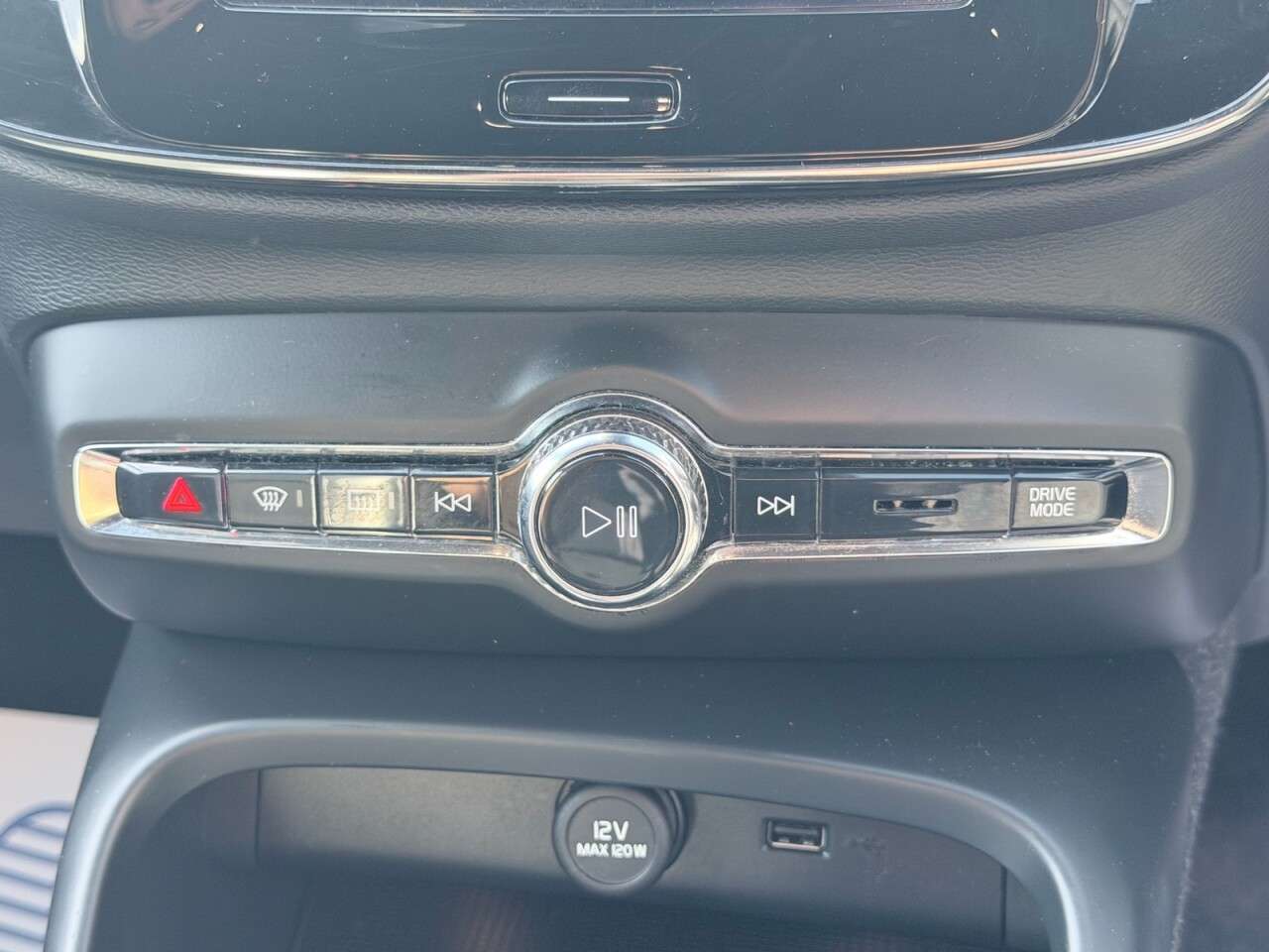 2020 VOLVO XC40 2020 VOLVO XC40