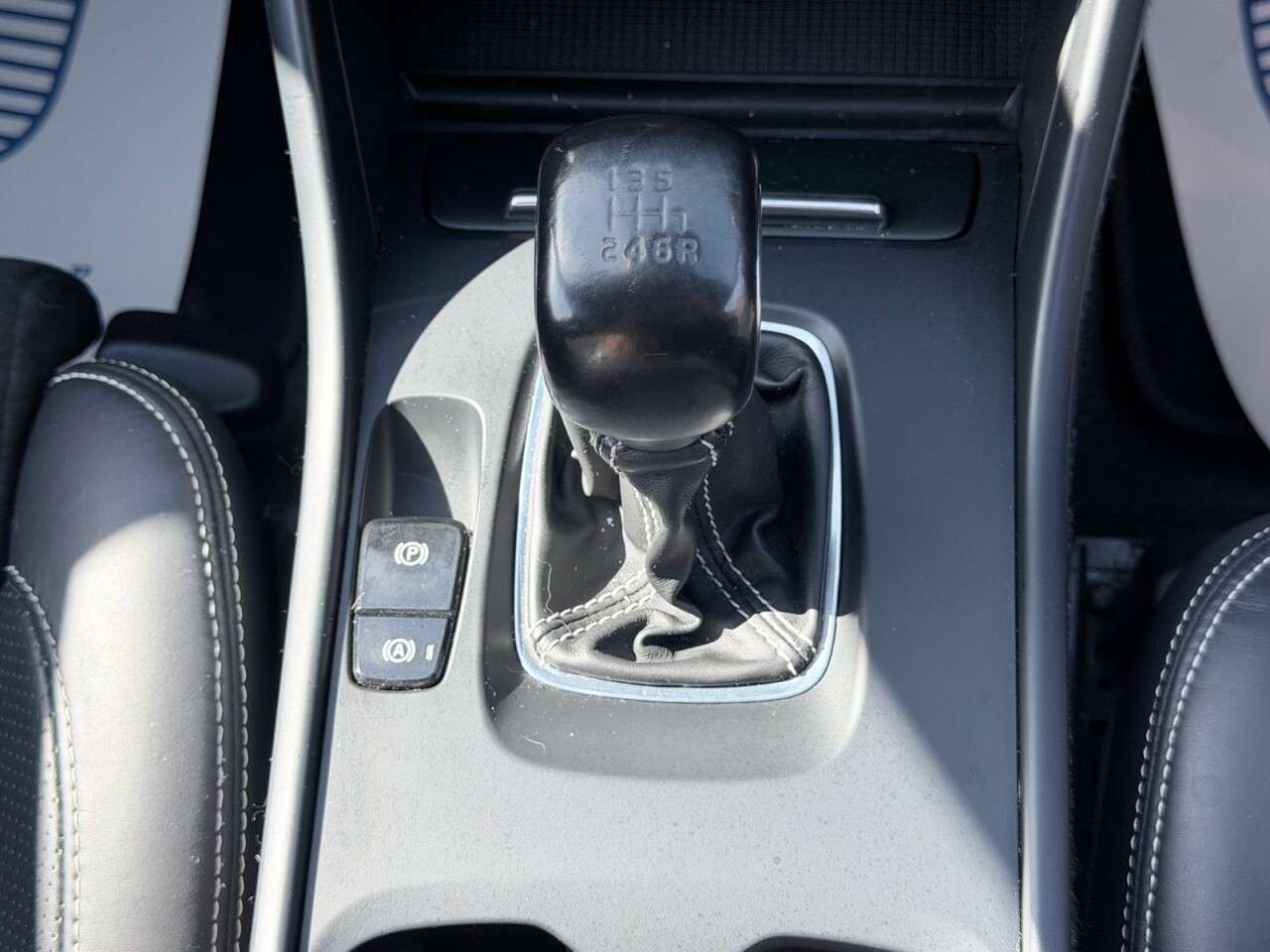 2020 VOLVO XC40 2020 VOLVO XC40