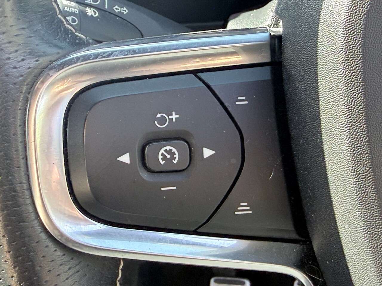 2020 VOLVO XC40 2020 VOLVO XC40