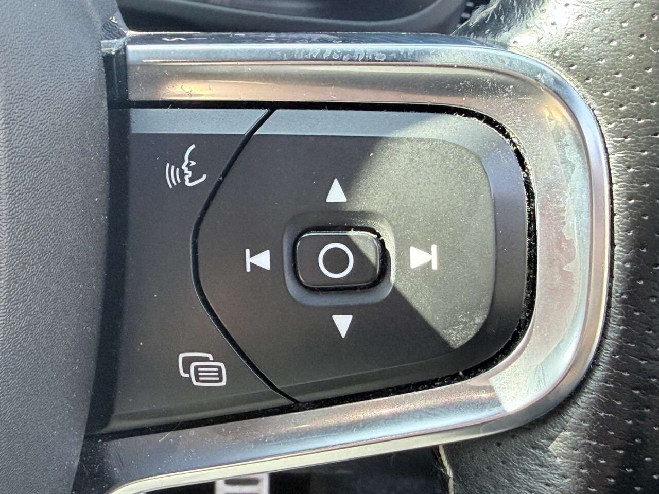 2020 VOLVO XC40 2020 VOLVO XC40