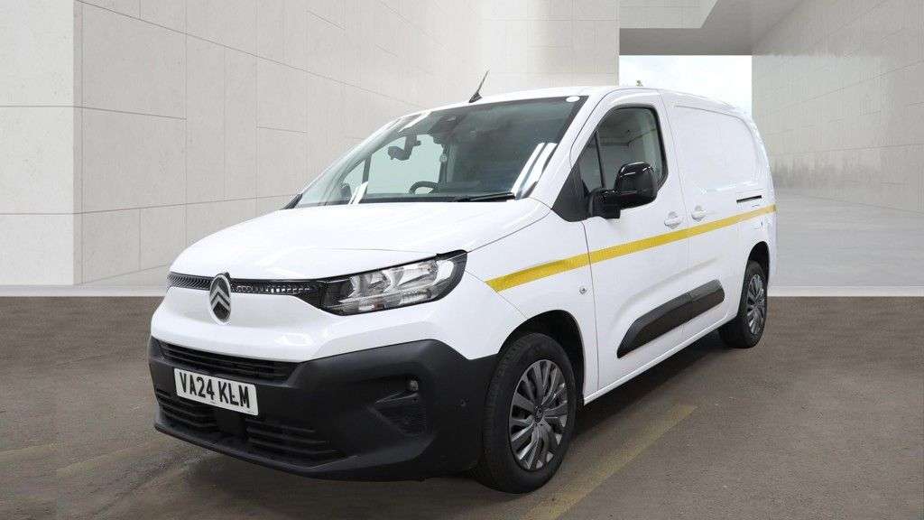 A 2024 CITROEN BERLINGO White 1.5 BlueHDi 950 Driver XL LWB Van, 21,200 miles, Euro 6, 6-Speed manu A 2024 CITROEN BERLINGO White 1.5 BlueHDi 950 Driver XL LWB Van, 21,200 miles, Euro 6, 6-Speed manu