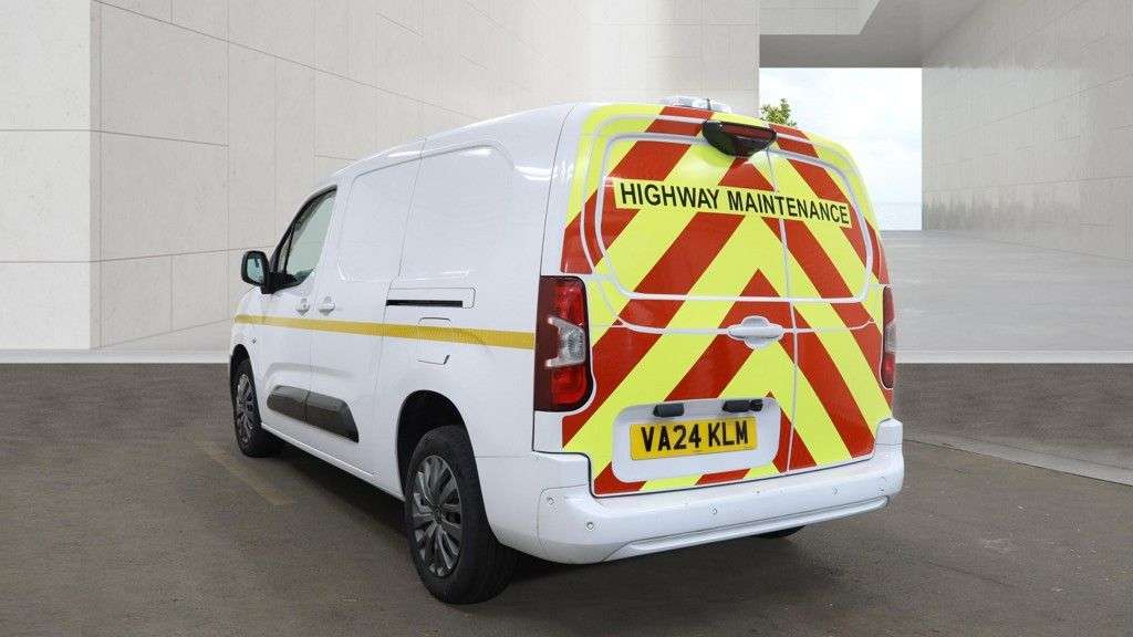 A 2024 CITROEN BERLINGO White 1.5 BlueHDi 950 Driver XL LWB Van, 21,200 miles, Euro 6, 6-Speed manu A 2024 CITROEN BERLINGO White 1.5 BlueHDi 950 Driver XL LWB Van, 21,200 miles, Euro 6, 6-Speed manu