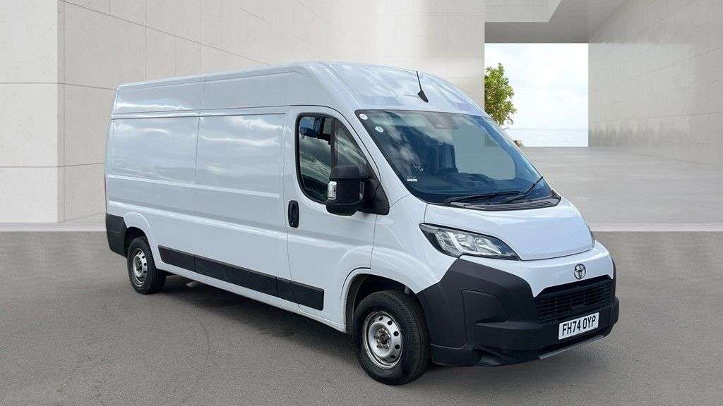 A 2025 TOYOTA PROACE MAX White 2.2 BlueHDi 35 Icon L3 H2 Van, 26,700 miles, Euro 6, 6-speed manual, A 2025 TOYOTA PROACE MAX White 2.2 BlueHDi 35 Icon L3 H2 Van, 26,700 miles, Euro 6, 6-speed manual,