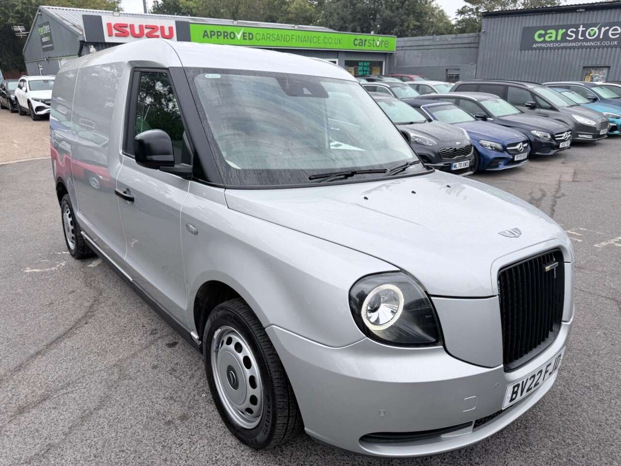 A 2022 LEVC VN5 Silver 31kWh Ultima PHEV Van, 13,400 miles, Euro 6 Automatic, 9in Touchscre A 2022 LEVC VN5 Silver 31kWh Ultima PHEV Van, 13,400 miles, Euro 6 Automatic, 9in Touchscre