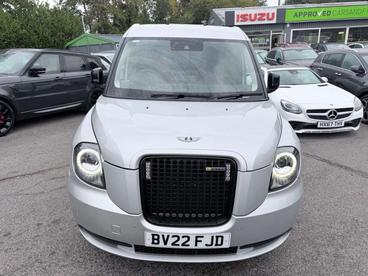 A 2022 LEVC VN5 Silver 31kWh Ultima PHEV Van, 13,400 miles, Euro 6 Automatic, 9in Touchscre A 2022 LEVC VN5 Silver 31kWh Ultima PHEV Van, 13,400 miles, Euro 6 Automatic, 9in Touchscre