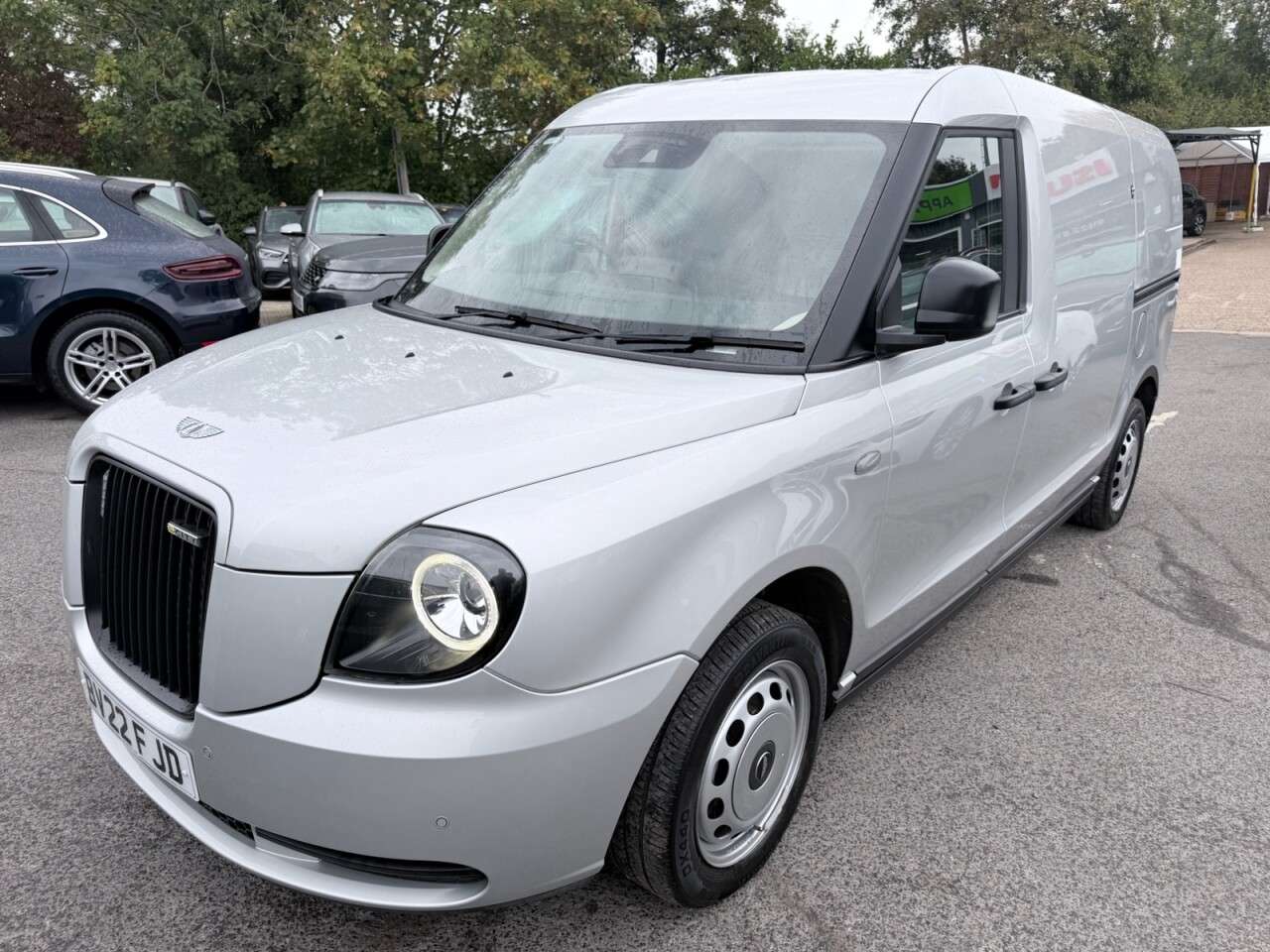 A 2022 LEVC VN5 Silver 31kWh Ultima PHEV Van, 13,400 miles, Euro 6 Automatic, 9in Touchscre A 2022 LEVC VN5 Silver 31kWh Ultima PHEV Van, 13,400 miles, Euro 6 Automatic, 9in Touchscre