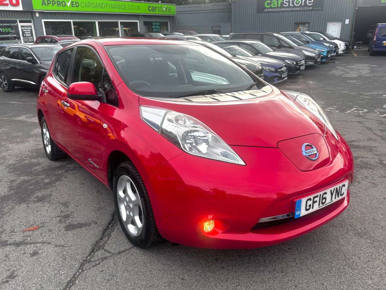 A 2016 NISSAN LEAF Red 30kWh Acenta EV, 46,300 miles, fully automatic, 16in alloys, A/C, Bluet A 2016 NISSAN LEAF Red 30kWh Acenta EV, 46,300 miles, fully automatic, 16in alloys, A/C, Bluet