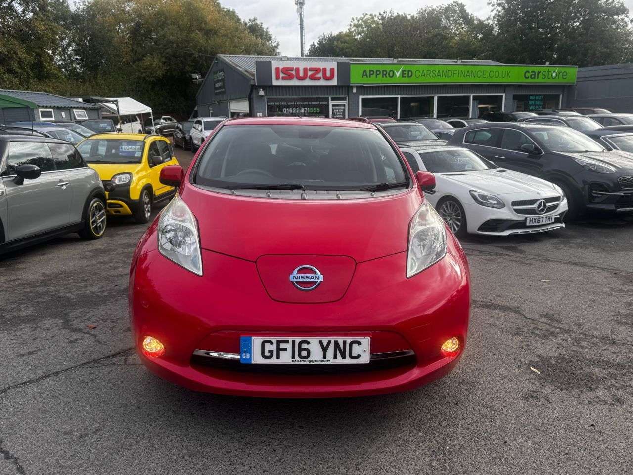 A 2016 NISSAN LEAF Red 30kWh Acenta EV, 46,300 miles, fully automatic, 16in alloys, A/C, Bluet A 2016 NISSAN LEAF Red 30kWh Acenta EV, 46,300 miles, fully automatic, 16in alloys, A/C, Bluet