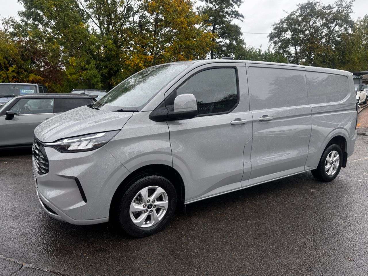 A 2025 FORD TRANSIT CUSTOM Grey 2.0 320 EcoBlue Limited L2 H1 Van, 12,000 miles, Euro 6, 6-Speed manua A 2025 FORD TRANSIT CUSTOM Grey 2.0 320 EcoBlue Limited L2 H1 Van, 12,000 miles, Euro 6, 6-Speed manua