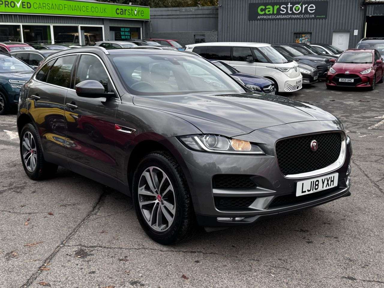 A 2018 JAGUAR F-PACE 2.0 P250i Prestige SUV 5dr Petrol Auto AWD Euro 6 (s/s) (250 ps) in metalli A 2018 JAGUAR F-PACE 2.0 P250i Prestige SUV 5dr Petrol Auto AWD Euro 6 (s/s) (250 ps) in metalli