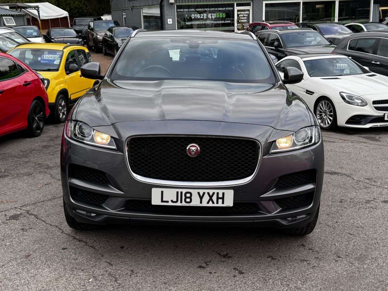A 2018 JAGUAR F-PACE 2.0 P250i Prestige SUV 5dr Petrol Auto AWD Euro 6 (s/s) (250 ps) in metalli A 2018 JAGUAR F-PACE 2.0 P250i Prestige SUV 5dr Petrol Auto AWD Euro 6 (s/s) (250 ps) in metalli