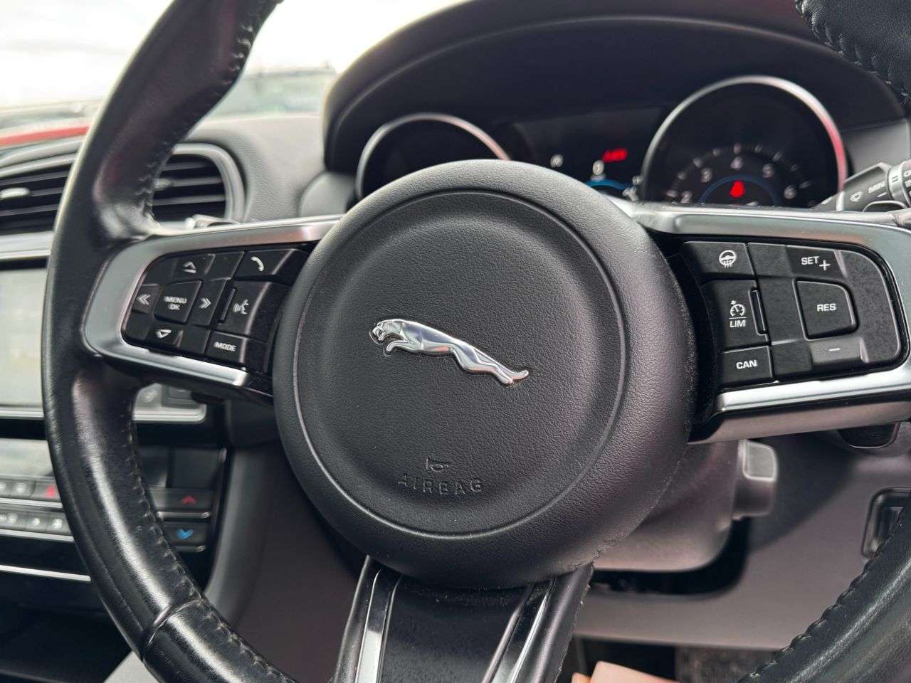 2018 JAGUAR F-PACE 2018 JAGUAR F-PACE