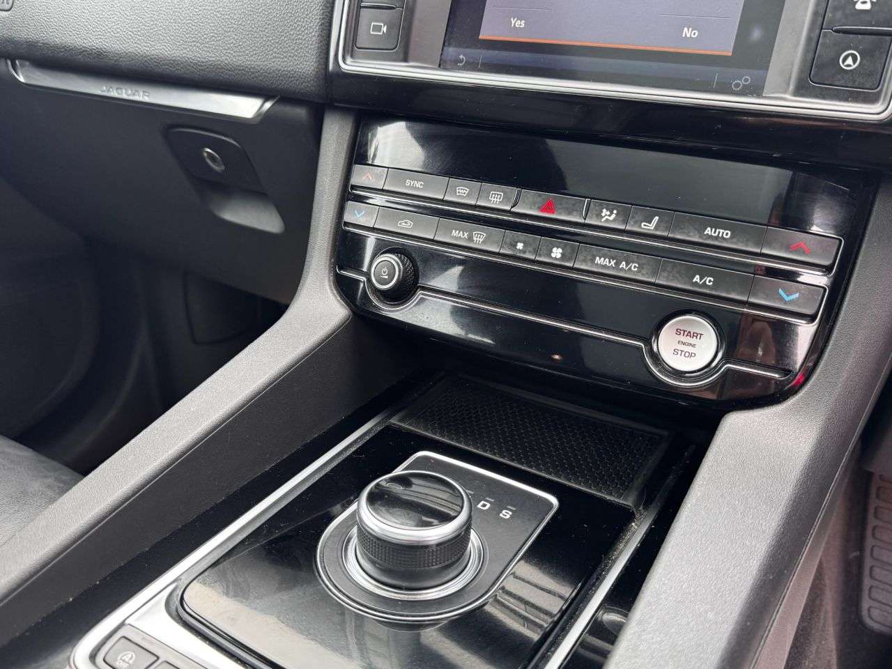 2018 JAGUAR F-PACE 2018 JAGUAR F-PACE