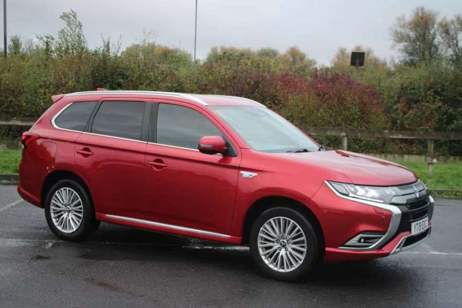 A 2019 MITSUBISHI OUTLANDER PHEV 4HS A 2019 MITSUBISHI OUTLANDER PHEV 4HS