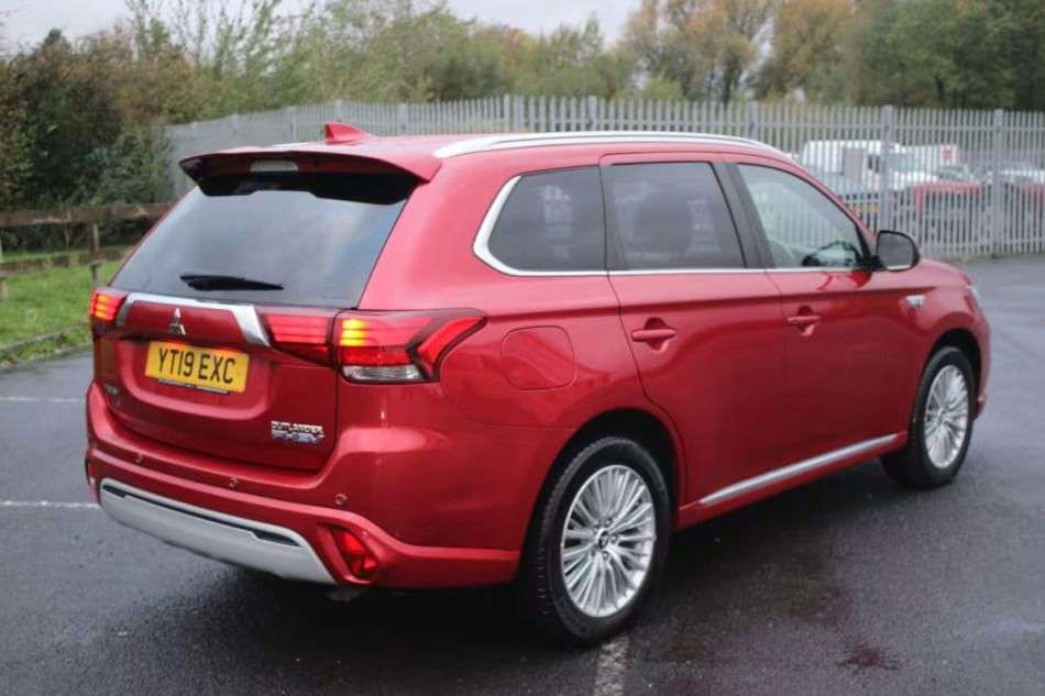 A 2019 MITSUBISHI OUTLANDER PHEV 4HS A 2019 MITSUBISHI OUTLANDER PHEV 4HS