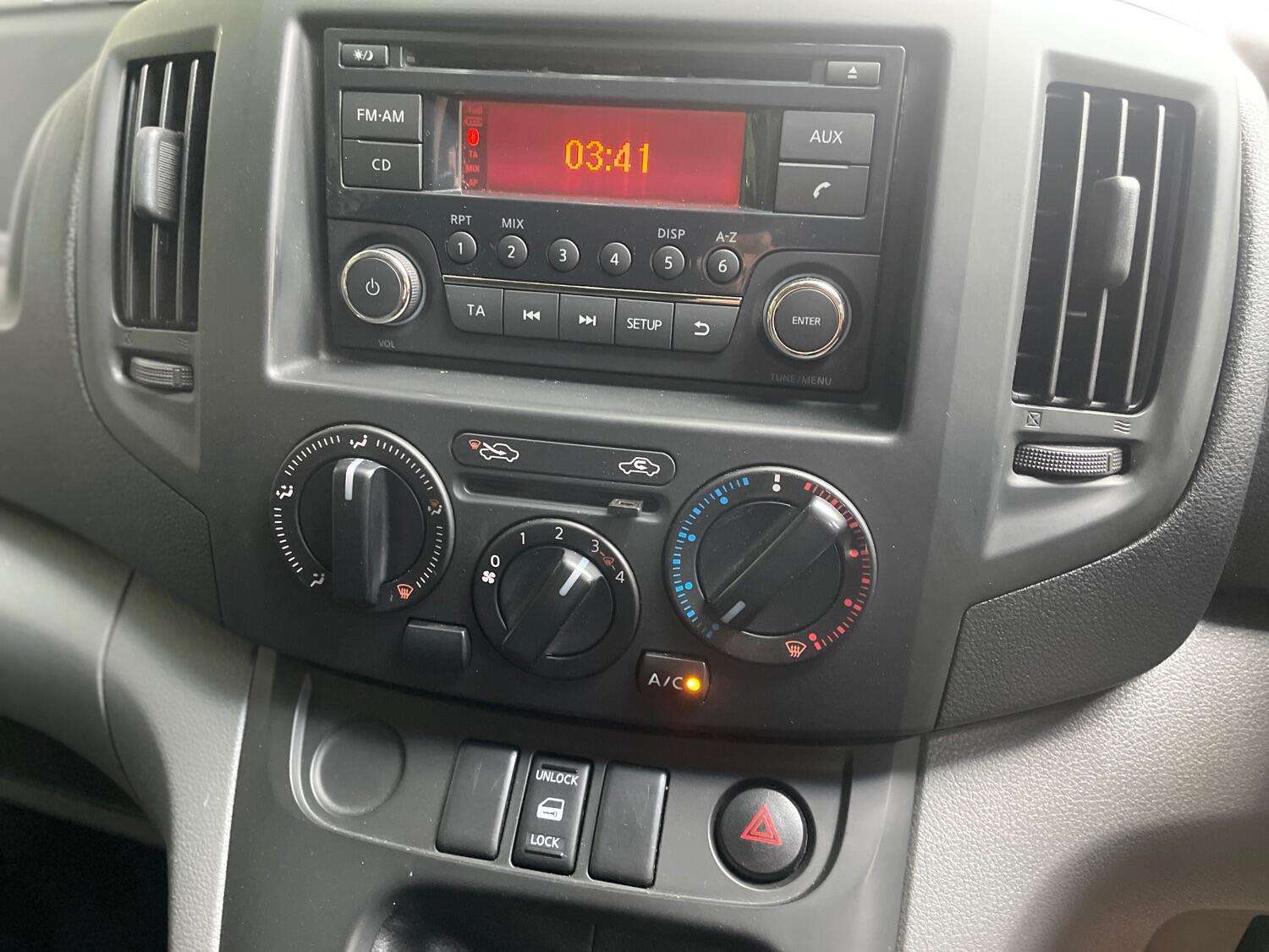 2015 NISSAN NV200 2015 NISSAN NV200