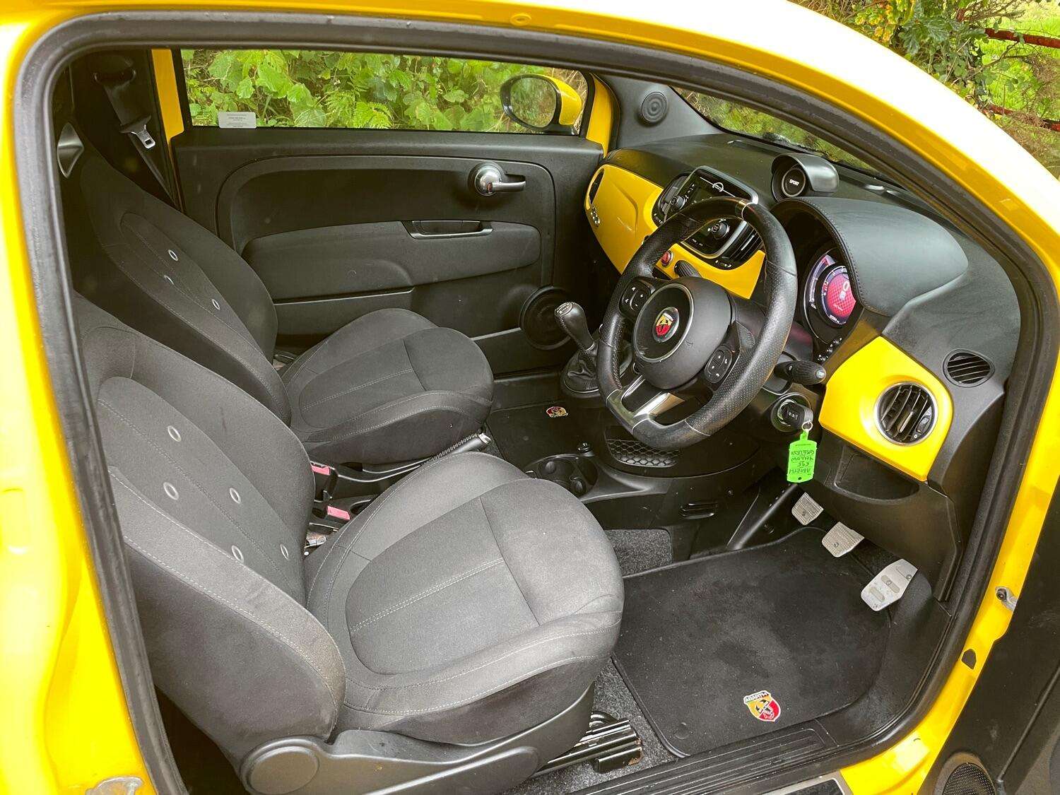 2017 ABARTH 595C 2017 ABARTH 595C