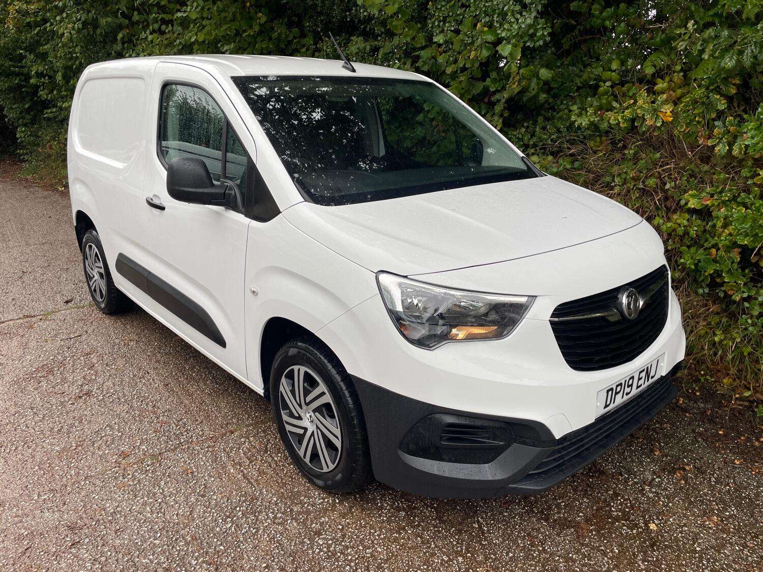 A 2019 VAUXHALL COMBO 1.6 Turbo D 2300 Edition A 2019 VAUXHALL COMBO 1.6 Turbo D 2300 Edition