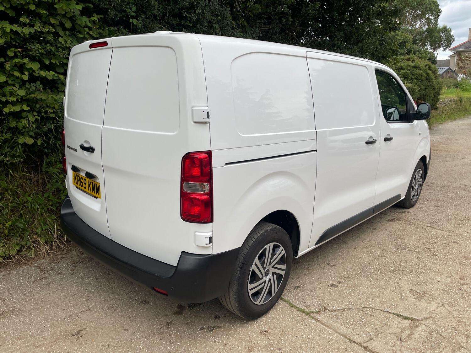 A 2019 CITROEN DISPATCH 2.0 BlueHDi 1400 Enterprise M A 2019 CITROEN DISPATCH 2.0 BlueHDi 1400 Enterprise M