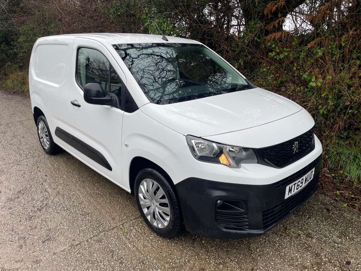 Check out this Peugeot Partner 2019 Diesel Manual