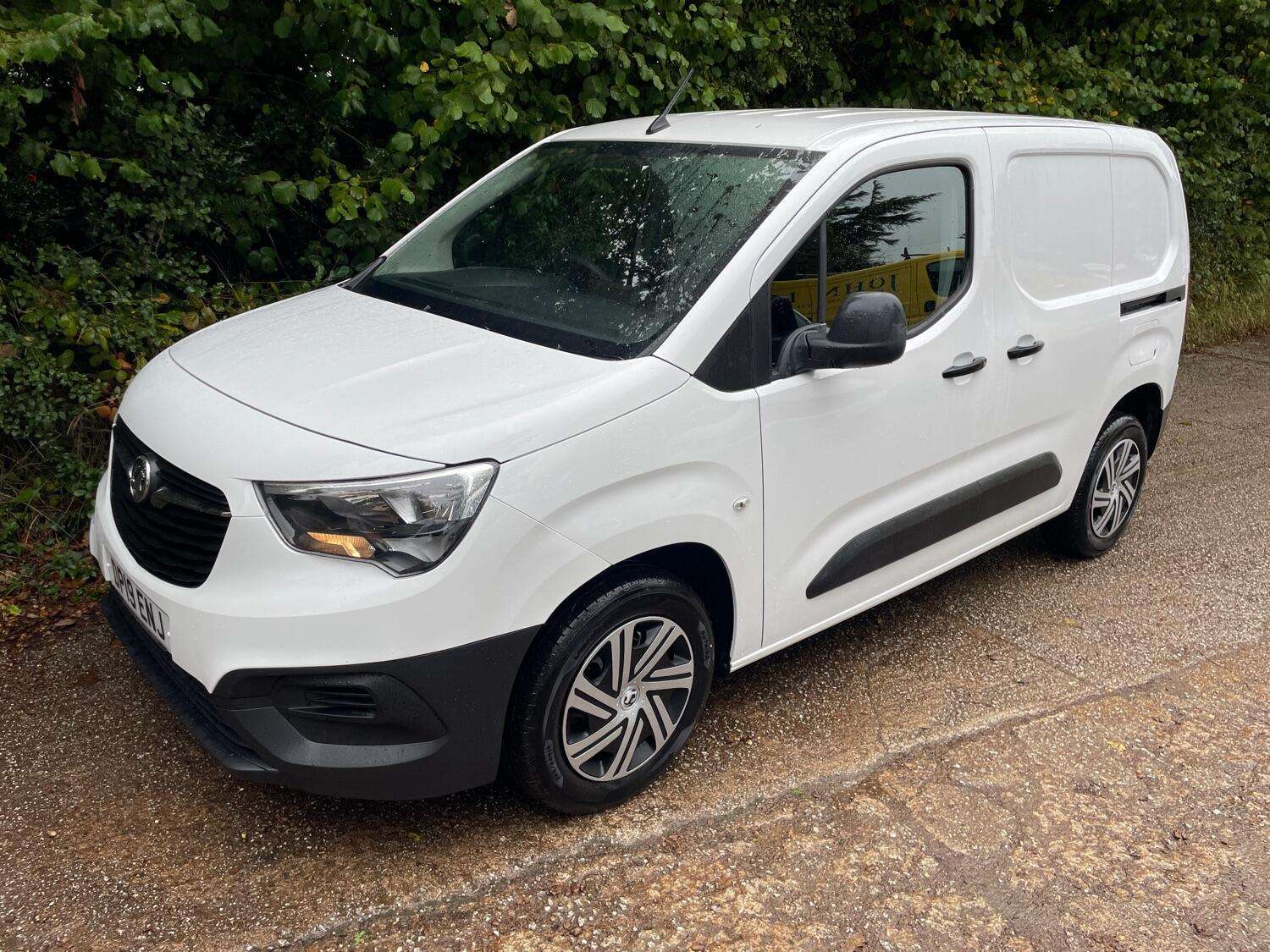 A 2019 VAUXHALL COMBO 1.6 Turbo D 2300 Edition A 2019 VAUXHALL COMBO 1.6 Turbo D 2300 Edition