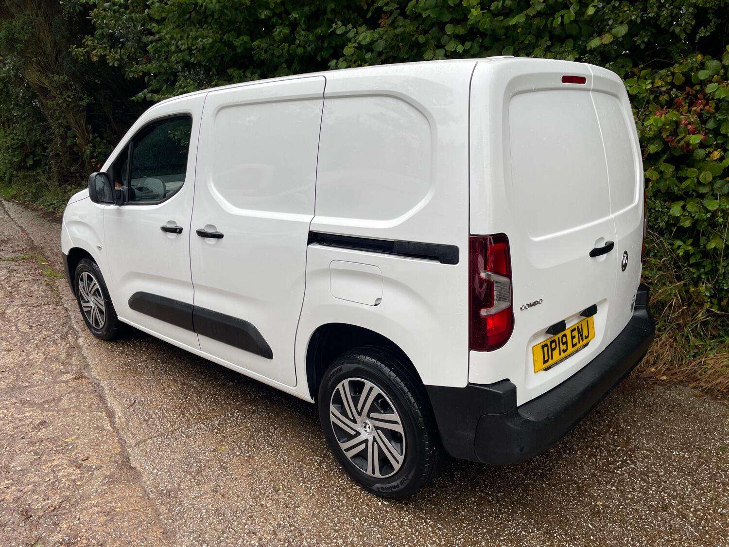 A 2019 VAUXHALL COMBO 1.6 Turbo D 2300 Edition A 2019 VAUXHALL COMBO 1.6 Turbo D 2300 Edition
