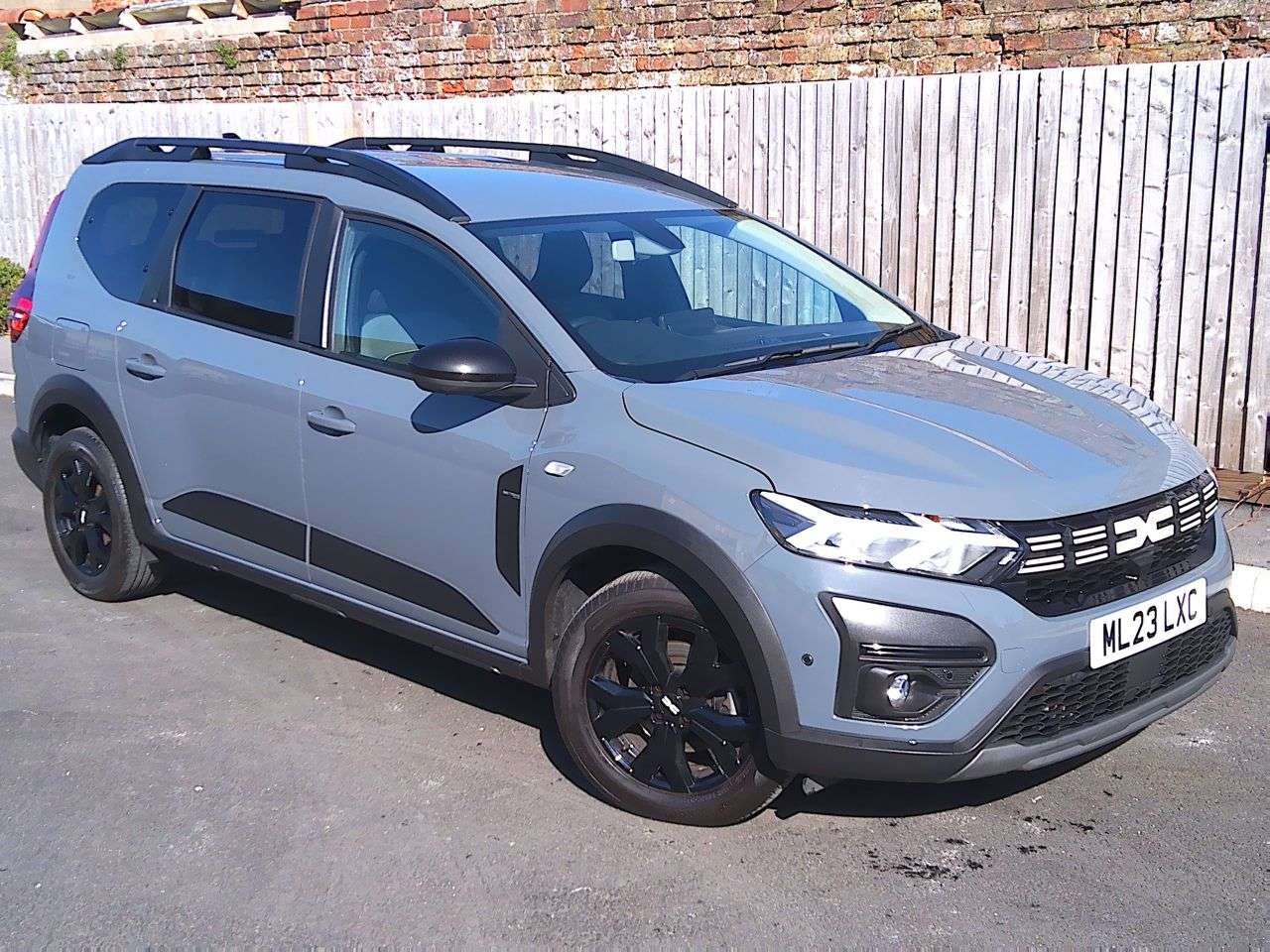 A 2023 DACIA JOGGER 1.0 TCe Extreme SE MPV 5dr Petrol Manual Euro 6 (s/s) (110 ps) FULLY SERVIC A 2023 DACIA JOGGER 1.0 TCe Extreme SE MPV 5dr Petrol Manual Euro 6 (s/s) (110 ps) FULLY SERVIC