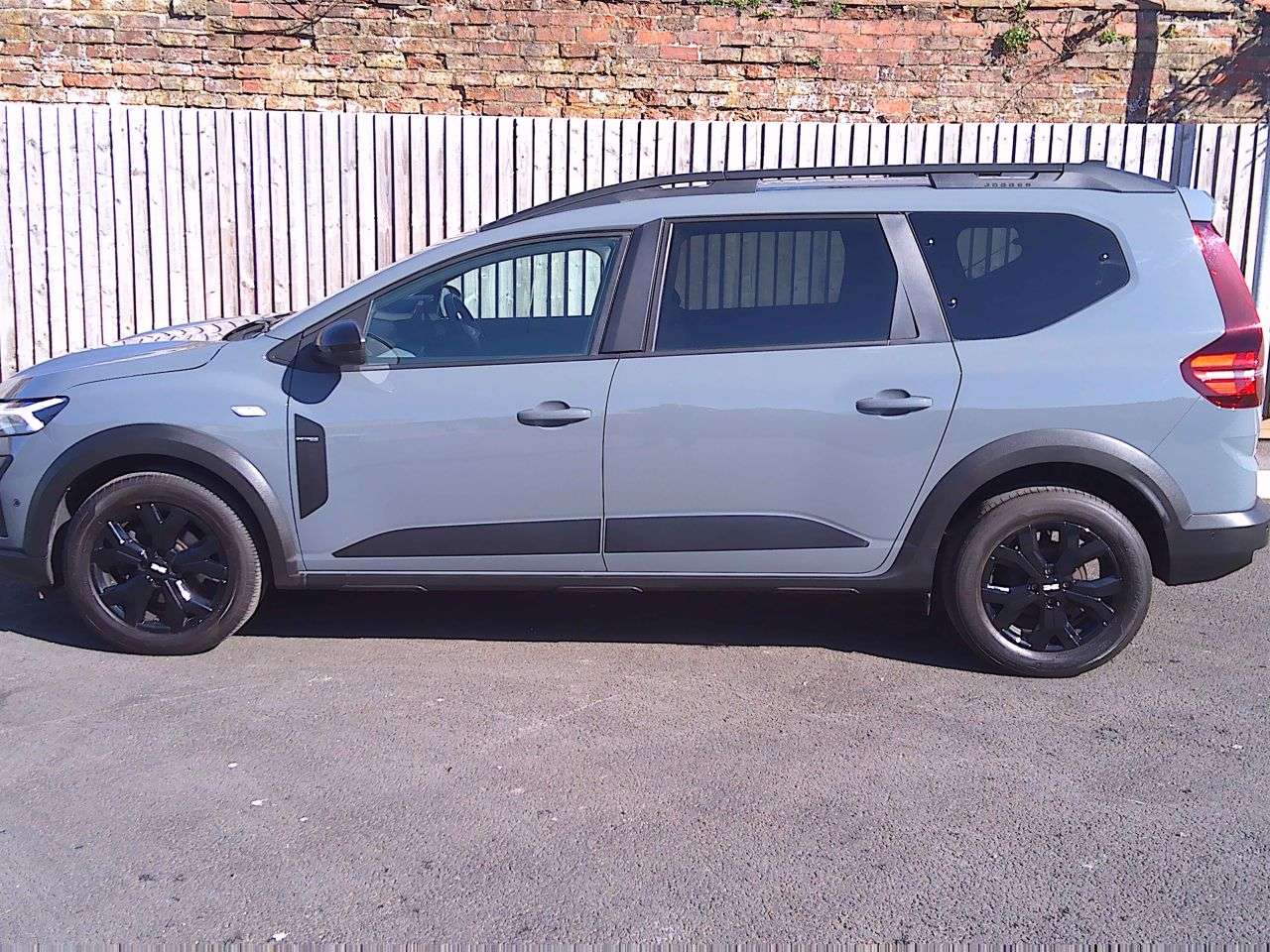 A 2023 DACIA JOGGER 1.0 TCe Extreme SE MPV 5dr Petrol Manual Euro 6 (s/s) (110 ps) FULLY SERVIC A 2023 DACIA JOGGER 1.0 TCe Extreme SE MPV 5dr Petrol Manual Euro 6 (s/s) (110 ps) FULLY SERVIC