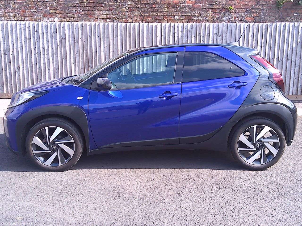 A 2022 TOYOTA AYGO X 1.0 VVT-i Edge Hatchback 5dr Petrol Manual Euro 6 (s/s) (72 ps) SERVICE,12M A 2022 TOYOTA AYGO X 1.0 VVT-i Edge Hatchback 5dr Petrol Manual Euro 6 (s/s) (72 ps) SERVICE,12M