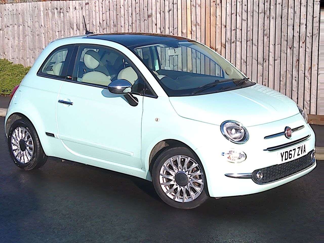 A 2017 FIAT 500 1.2 Lounge Hatchback 3dr Petrol Manual Euro 6 (s/s) (69 bhp) SERVICE, 12M M A 2017 FIAT 500 1.2 Lounge Hatchback 3dr Petrol Manual Euro 6 (s/s) (69 bhp) SERVICE, 12M M