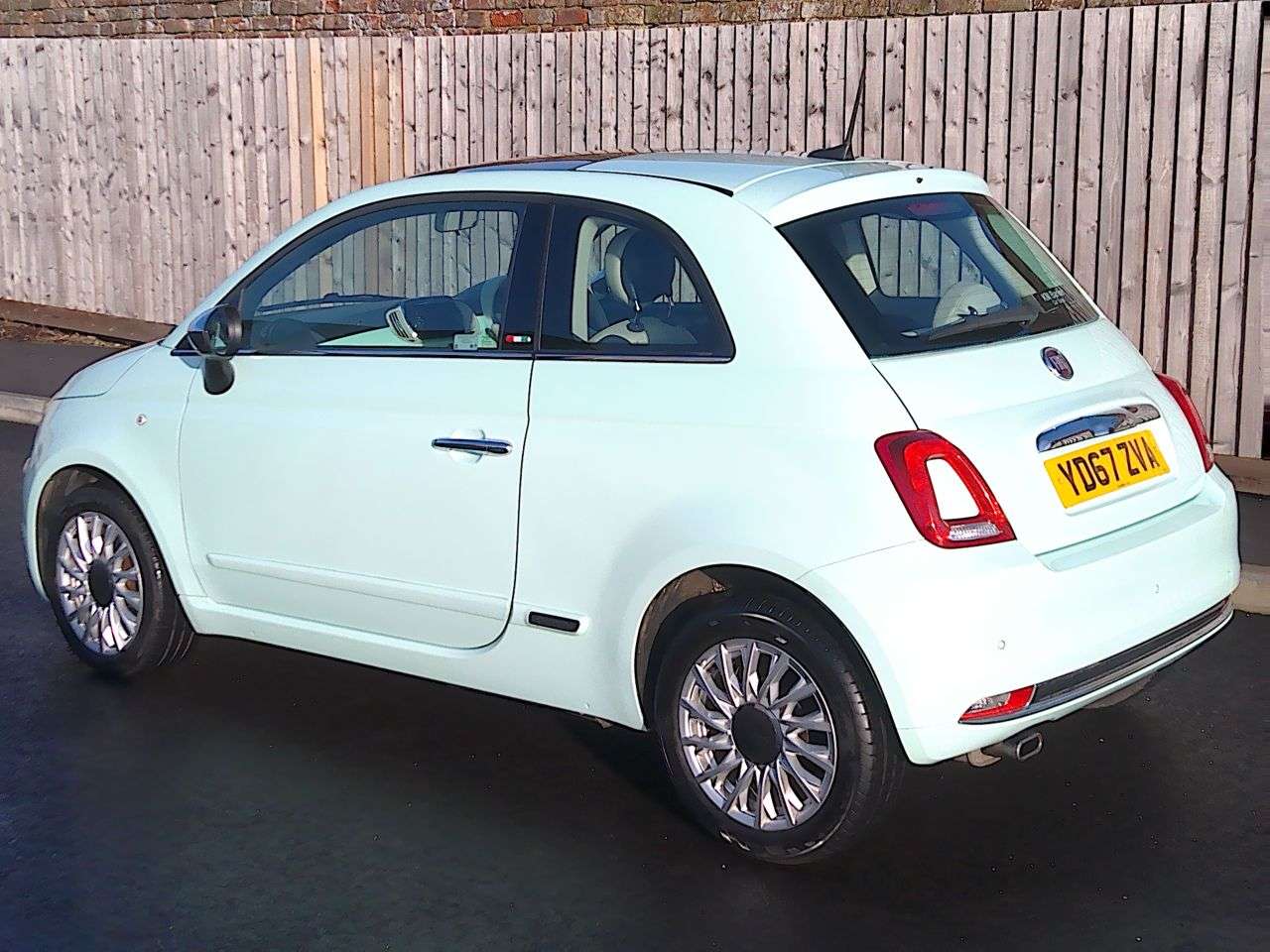 A 2017 FIAT 500 1.2 Lounge Hatchback 3dr Petrol Manual Euro 6 (s/s) (69 bhp) SERVICE, 12M M A 2017 FIAT 500 1.2 Lounge Hatchback 3dr Petrol Manual Euro 6 (s/s) (69 bhp) SERVICE, 12M M