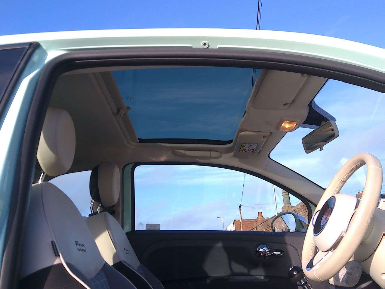 A 2017 FIAT 500 1.2 Lounge Hatchback 3dr Petrol Manual Euro 6 (s/s) (69 bhp) SERVICE, 12M M A 2017 FIAT 500 1.2 Lounge Hatchback 3dr Petrol Manual Euro 6 (s/s) (69 bhp) SERVICE, 12M M