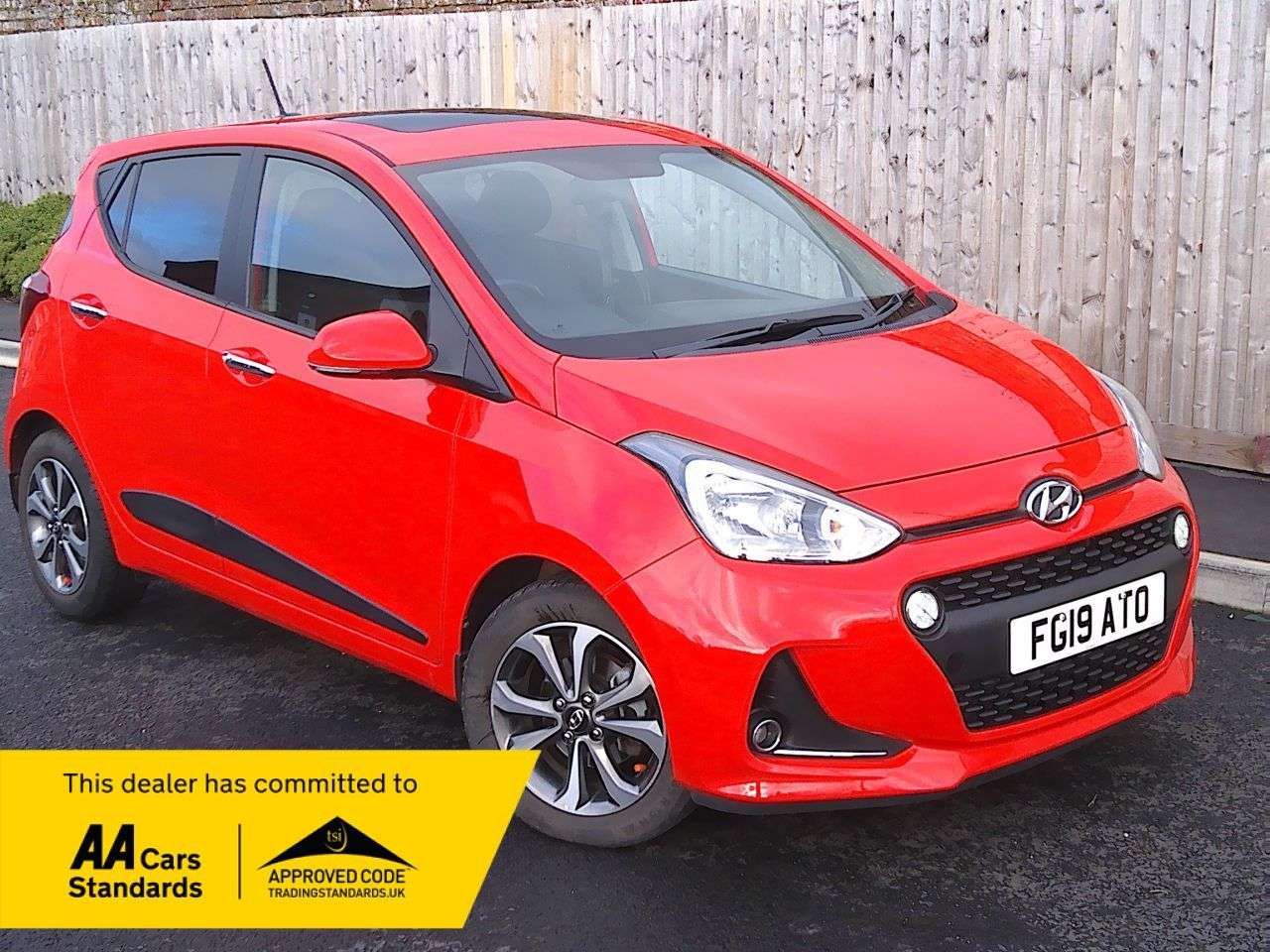 A 2019 HYUNDAI I10 1.2 Premium SE Hatchback 5dr Petrol Auto Euro 6 (87 ps) SERVICE, 12M MOT & A 2019 HYUNDAI I10 1.2 Premium SE Hatchback 5dr Petrol Auto Euro 6 (87 ps) SERVICE, 12M MOT &
