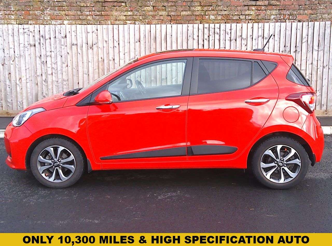 A 2019 HYUNDAI I10 1.2 Premium SE Hatchback 5dr Petrol Auto Euro 6 (87 ps) SERVICE, 12M MOT & A 2019 HYUNDAI I10 1.2 Premium SE Hatchback 5dr Petrol Auto Euro 6 (87 ps) SERVICE, 12M MOT &
